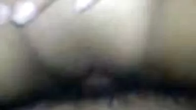 Hans erigerade penis typ hammare en flicka på sängen grattis porr film