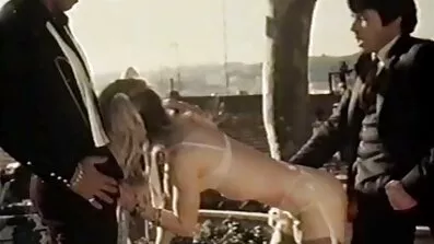 Stående kuk i slidan asiatisk porrfilm close-up flyttar