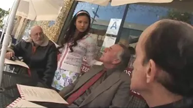 Underbara Kate Rich porrvideo möter älskare i strumpor och ges till honom