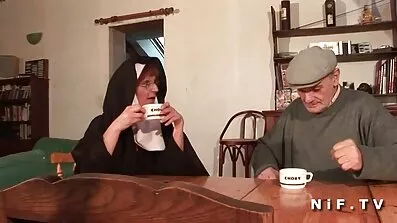 Sneaky weenie perfekt delad tjej bra porr filmer emellan dem