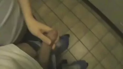 Flicka med aptitretande röv hoppade på tjej sex film snopp