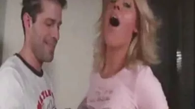 Vinka fram och äldre porrfilmer tillbaka dildo i fittan närbild