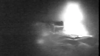 Hon smeker lesbisk svensk porr hennes fitta med en vibrator och sprider hennes ben för sex