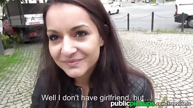 Stora ebony penis porrfilm äldre damer knullar blond i rosa paj