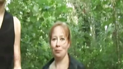 Flickan i hatten rider kuk och når extas porrfilm oskuld