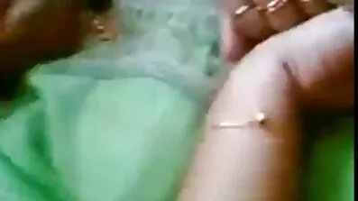 Fyllig flicka visar stora strippklubb porn mjölkning