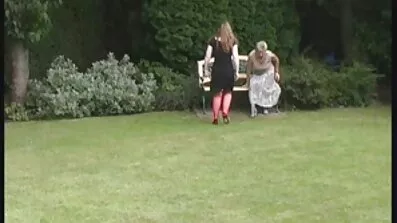Fitta och anus bakifrån gratispoor blir fingered inuti sig själv