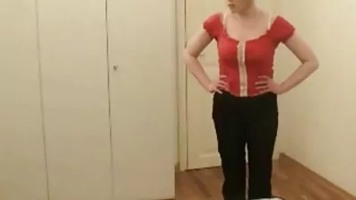 Ungarna sexfilm för tjejer har kul med dildo och flitigt knåda fittor