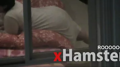 Mannen i vit mask xxx kåt insatt i hårig fitta