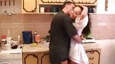 Flickan dansk erotisk film med en stor vibrator blir inte uttråkad alls