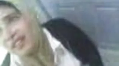 Framtida porrvideo anställd knullade på bordet av byråns chef