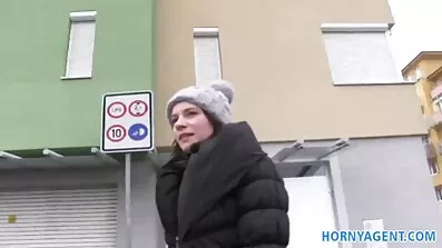 Han slickade den våta sprickan och drev dansk porrfilm den in i könsorganet