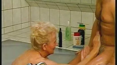 Mellan ett bästa svenska porrfilmerna ungt par inträffade sex hemma i sängen