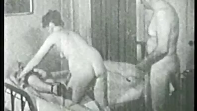 Ansvarig kille har åtagit sig att porrfilm fri tillfredsställa fitta